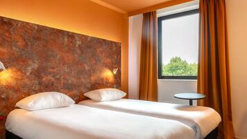 Escritorio, cortinas blackout y insonorización