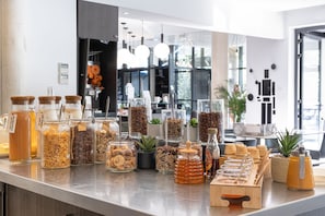 A breakfast bar with various food items and condiments. - ibis Styles Toulouse Cite Espace (Toulouse)