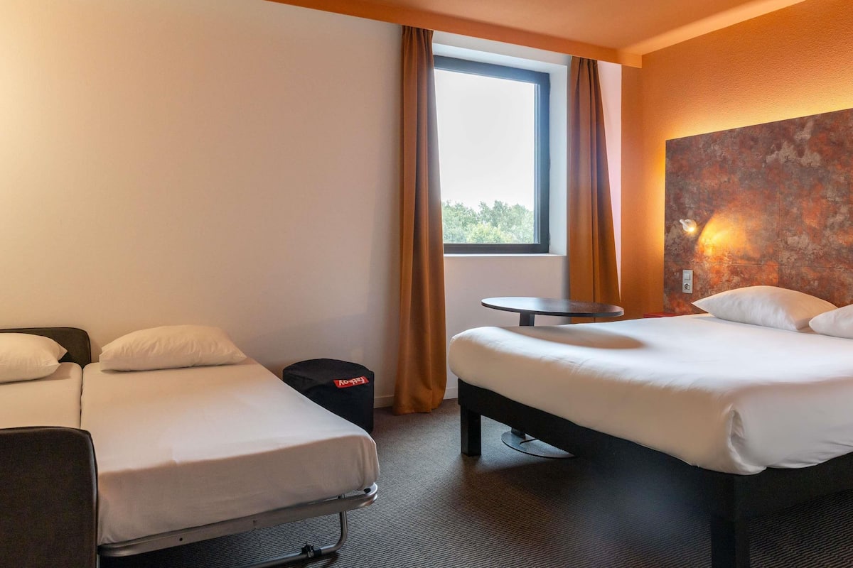 Standard Room, Multiple Beds | Desk, blackout curtains, soundproofing, iron/ironing board