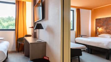 Suite estàndard, 2 llits dobles, habitacions connectades | Escriptori, cortines opaques i habitacions insonoritzades