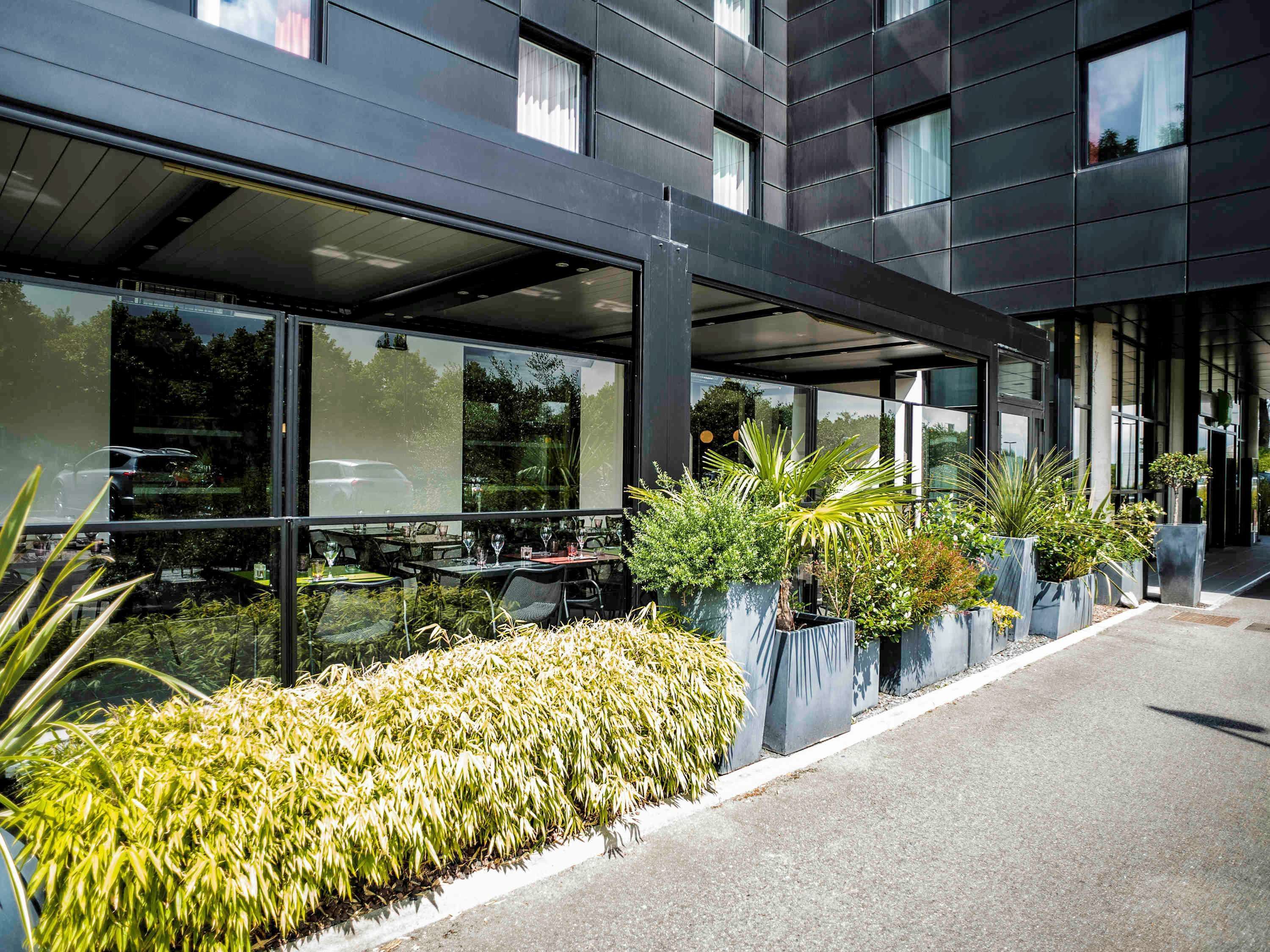 lunch, dinner served; french cuisine, al fresco dining