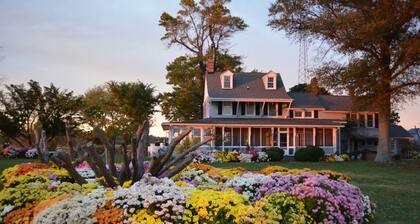 Black Walnut Point Inn