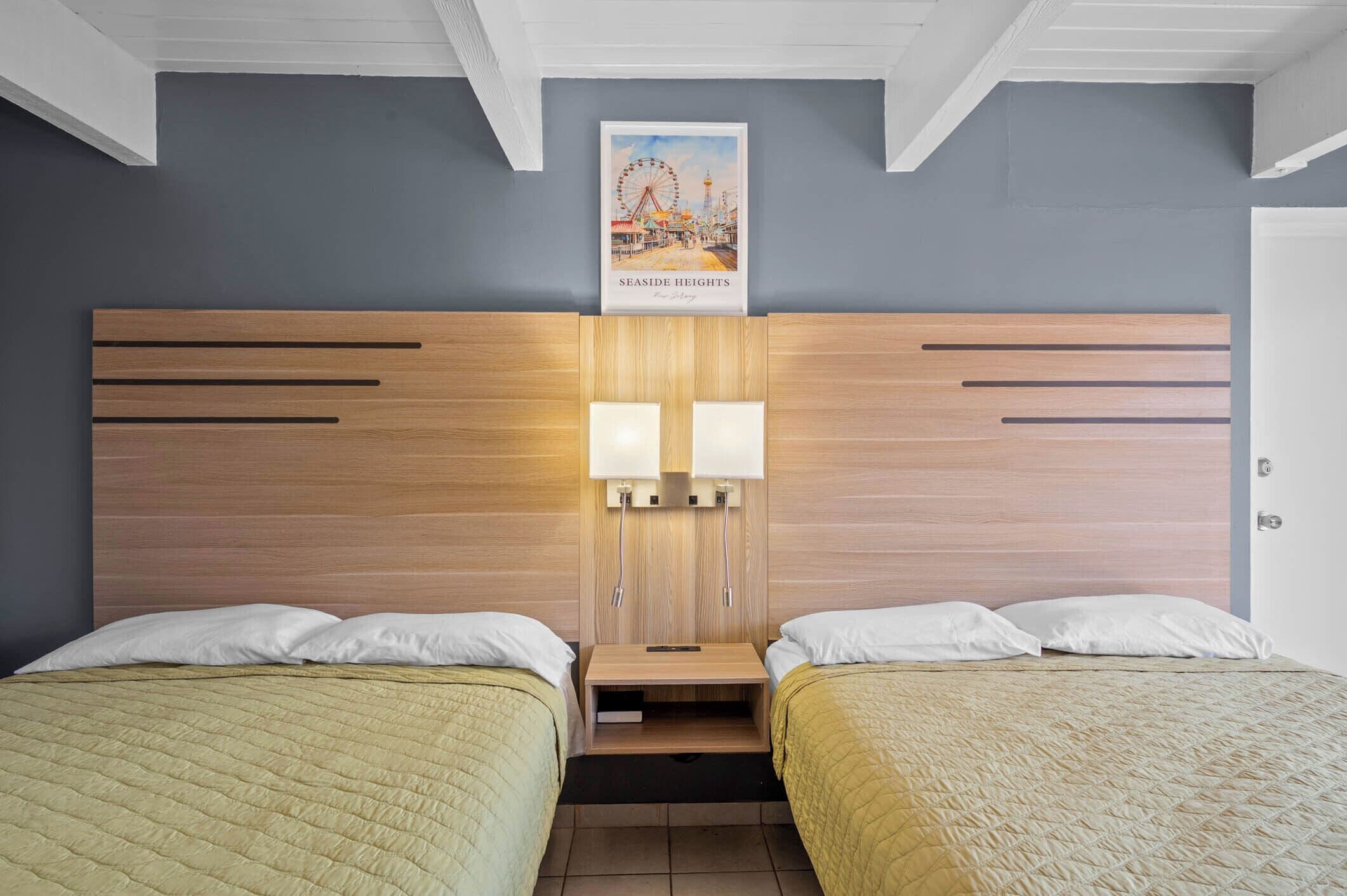 Kamer, 2 queensize bedden, balkon, uitzicht op zwembad | Gratis wifi, beddengoed