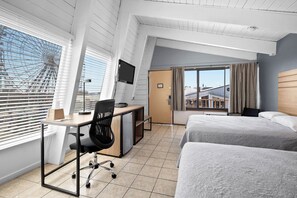 Habitació exclusiva, 2 llits de matrimoni, vistes a la platja | Wifi gratuïta i roba de llit 