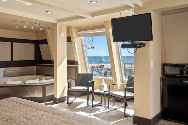 Exclusive Room, 1 King Bed, Beach View | WiFi (free), bed sheets
