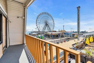 Habitación exclusiva, 2 camas dobles, vistas a la playa | Vistas al parque