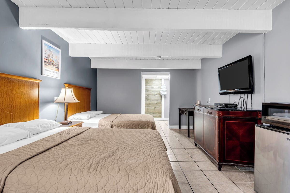 Breezeway Room | Free WiFi, bed sheets