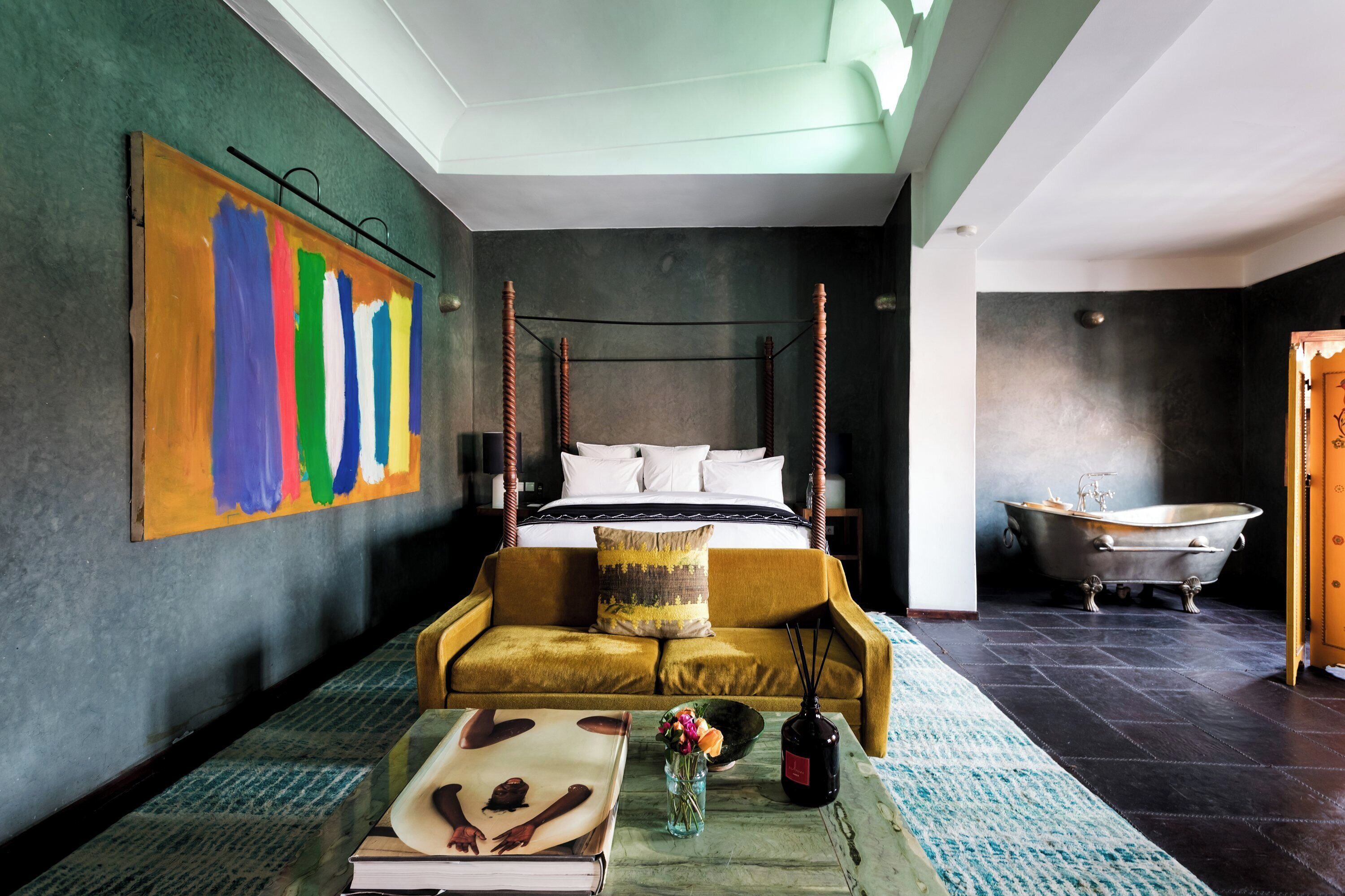 Frigobar, cofres nos quartos, individualmente decorados, escrivaninha