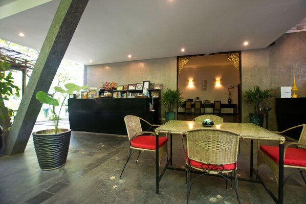 Lobby lounge