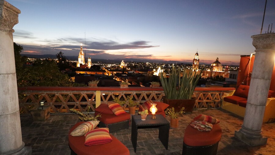 Casa Mia Suites