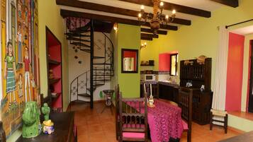 Deluxe King Suite | Living area | 42-inch flat-screen TV with cable channels, TV