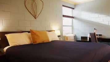 Select Comfort beds, free WiFi, bed sheets