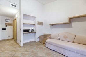 Apartment, 1 Bedroom (Prestige) | Living area