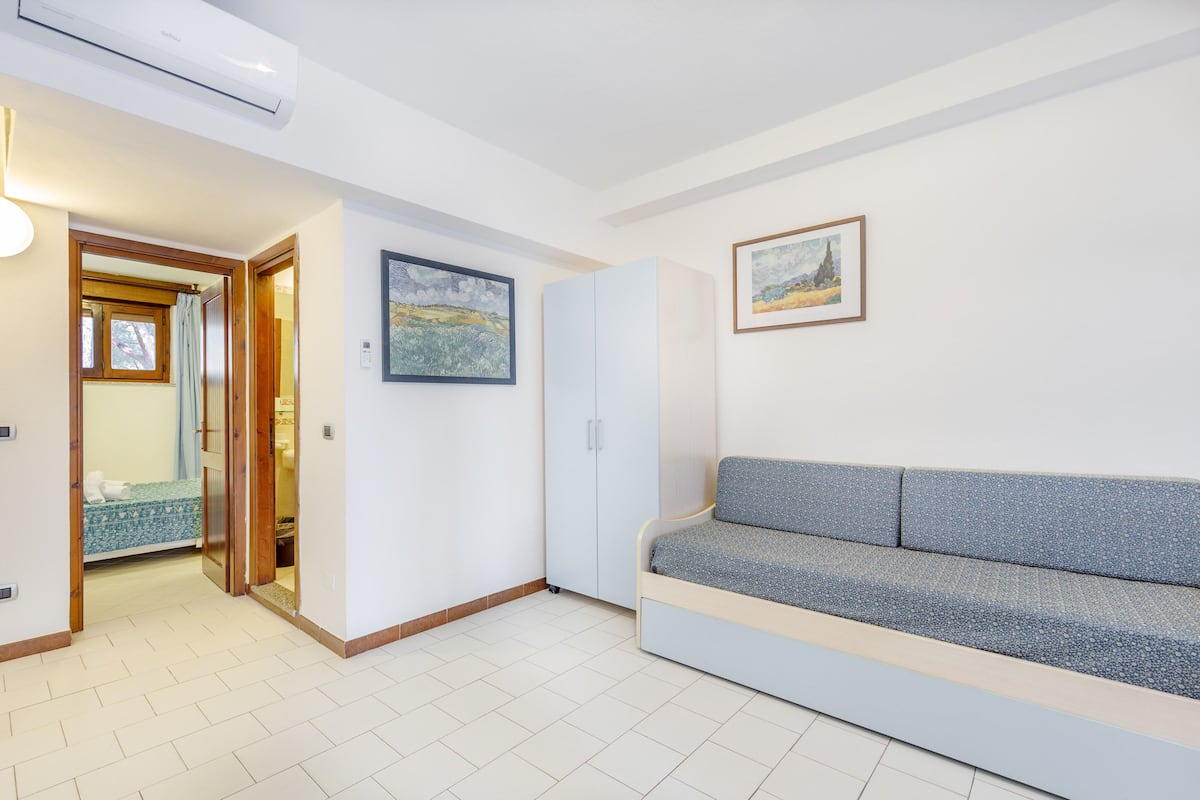 Apartment, 1 Bedroom (Gold) | Living area