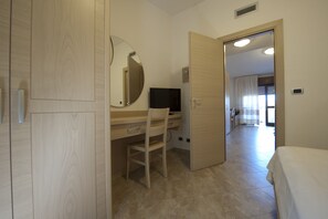 Desk, laptop workspace, free WiFi