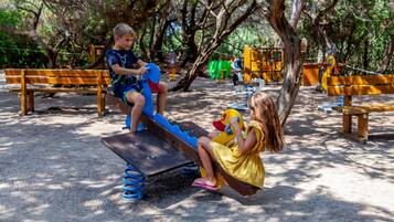 Children’s play area – outdoor