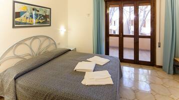 Schreibtisch, laptopgeeigneter Arbeitsplatz, kostenloses WLAN