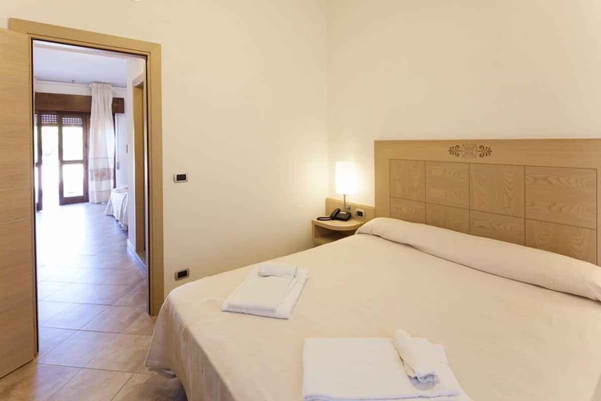 1 chambre, bureau, espace de travail pour ordinateur portable