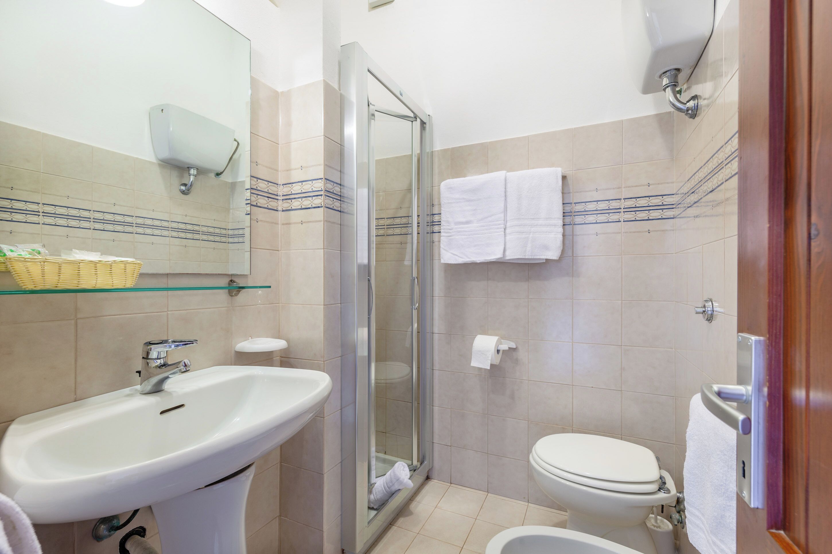 Appartamento Economy (for three people) | Bagno | Doccia, soffione a pioggia, bidet