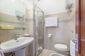 Economy Apartment (for three people) | Bathroom