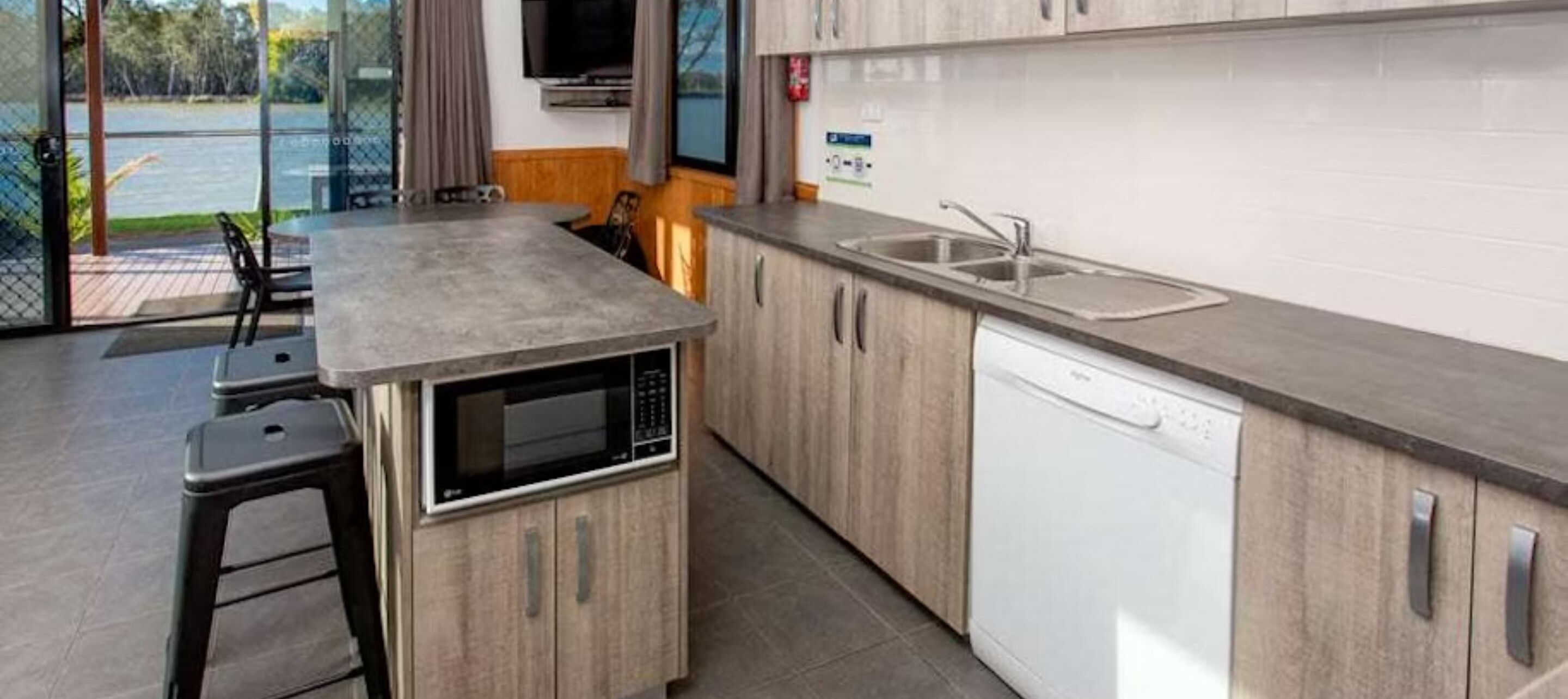 Standard-Suite | Eigene Küche | Kühlschrank, Mikrowelle, Wasserkocher, Kochgeschirr/Geschirr/Besteck