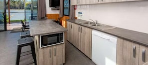 Deluxe 3 Bedroom Riverfront Cabin - Sleeps 8