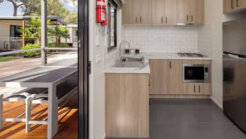 Standard Suite | Ruang tamu | 52 cm televisyen dengan digital