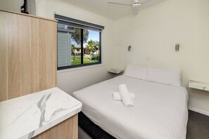 Standard 2 Bedroom Cabin - Sleeps 6 | In-room safe, bed sheets - Discovery Parks - Renmark Riverfront (Renmark)