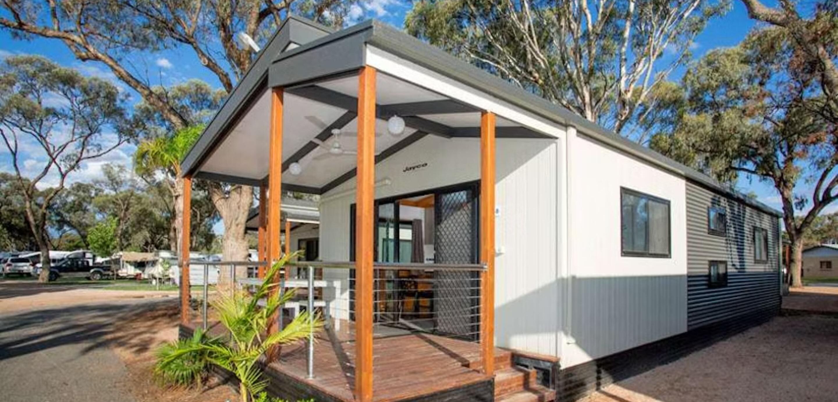 Deluxe 3 Bedroom Riverfront Cabin - Sleeps 8