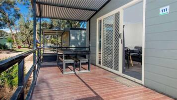 Superior 3 Bedroom Cabin - Sleeps 8 | Terrace/patio