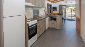 ซูพีเรียเคบิน | ครัวส่วนตัว | ตู้เย็น, ไมโครเวฟ, กาต้มน้ำไฟฟ้า, เครื่องครัว/จาน/ช้อนส้อม