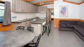 Deluxe 3 Bedroom Riverfront Cabin - Sleeps 8 | Living area | 52-cm TV with digital channels - Discovery Parks - Renmark Riverfront (Renmark)