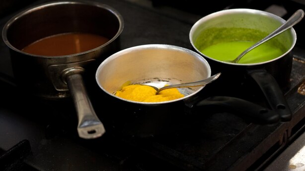 Three pots on a stove with different contents. - Hotel & Restaurant Wildthout (Ommen)