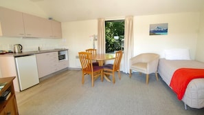 42-inch flat-screen TV with satellite channels, TV, DVD player - Country Glen Lodge (Christchurch)
