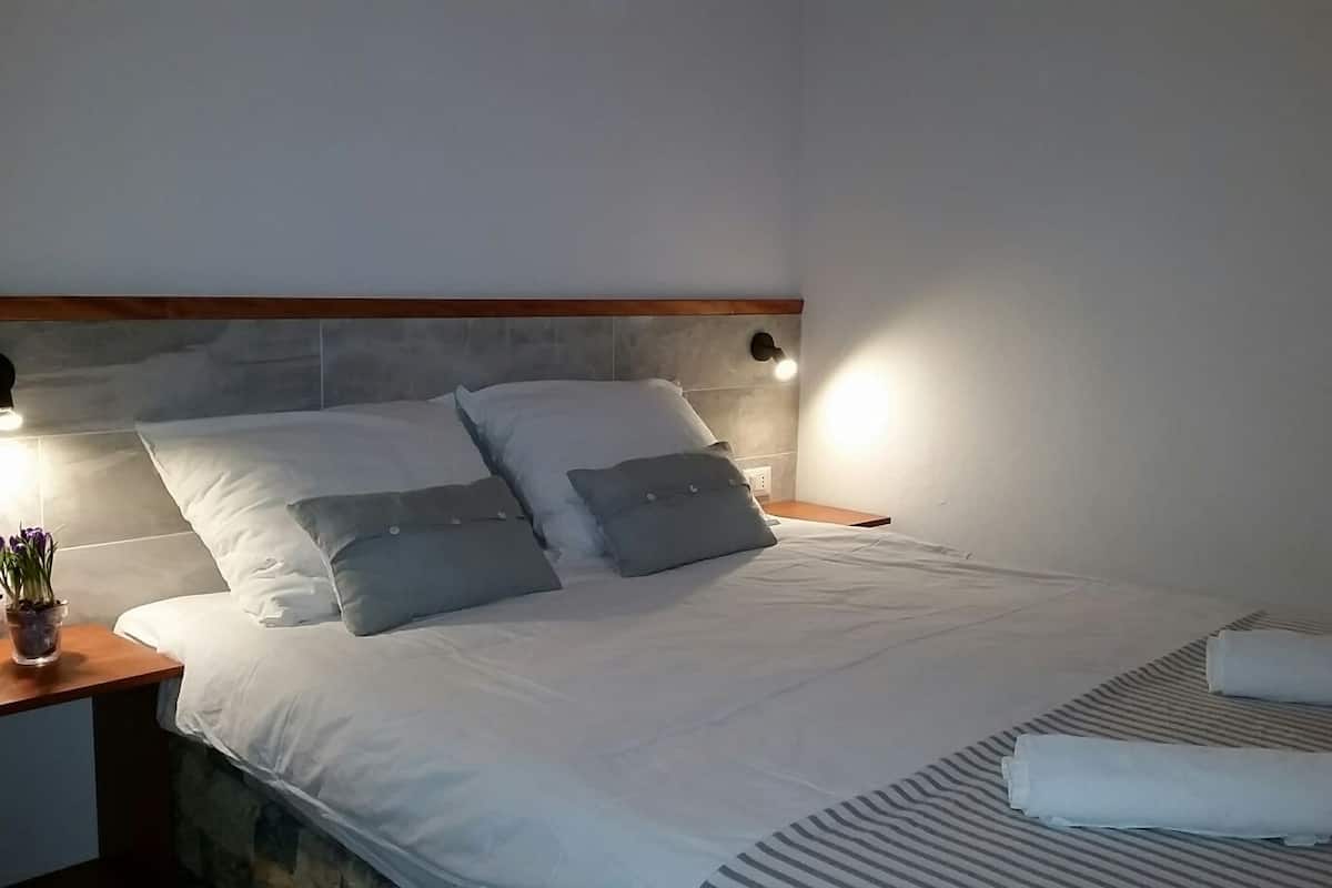 double room | in-room safe, desk, free wifi, bed sheets