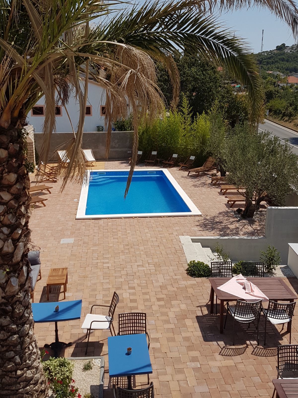 outdoor pool, pool loungers