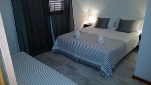 In-room safe, desk, free WiFi, bed sheets - Hotel Stipe (Pakostane)