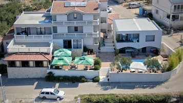 Fachada de la propiedad