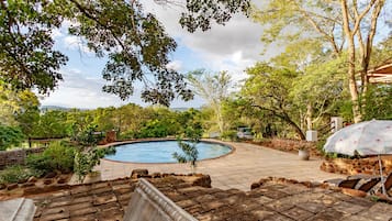2 piscinas externas, guarda-sóis, espreguiçadeiras