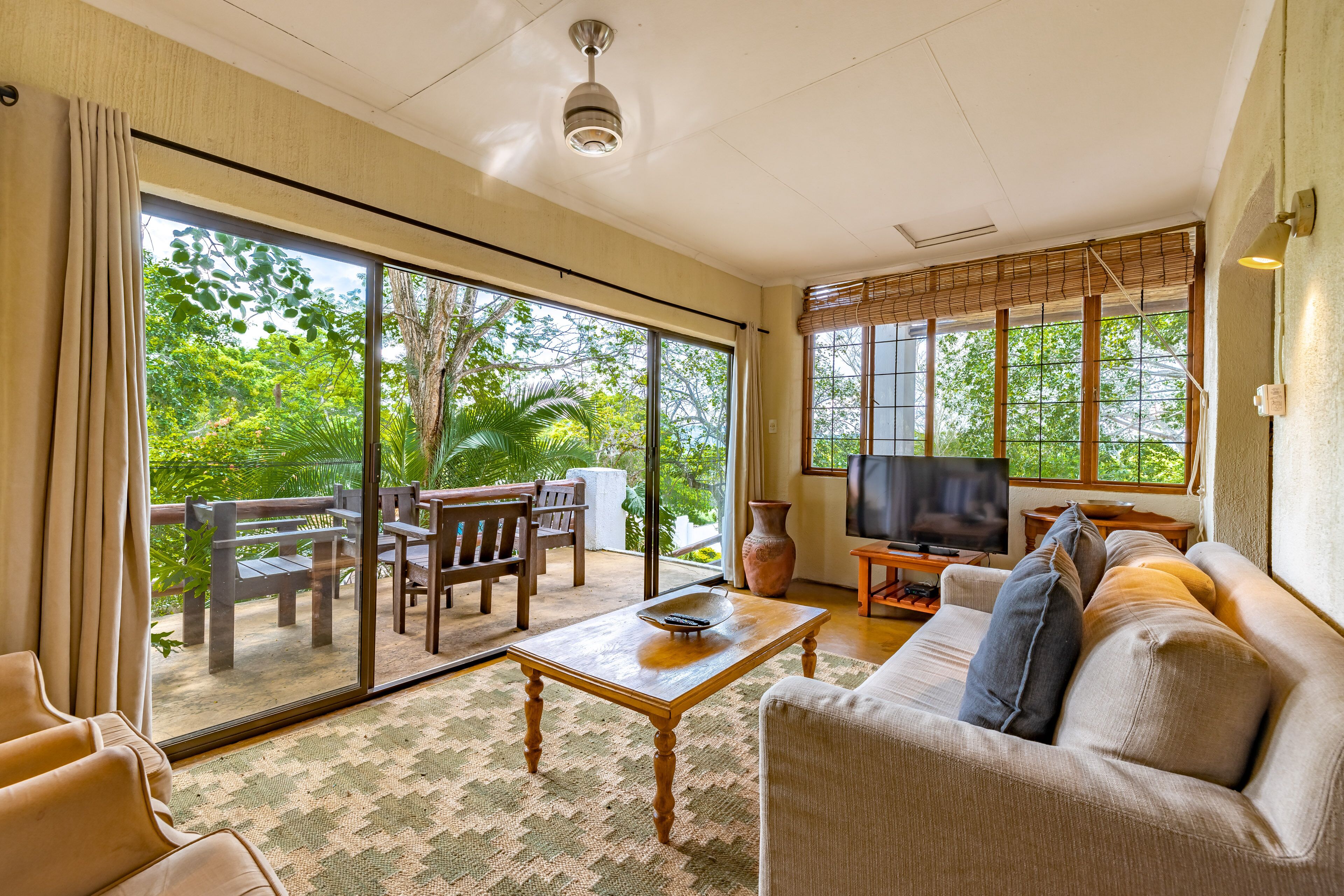 套房 | 客廳 | 40 吋平面電視連衛星電視頻道、電視