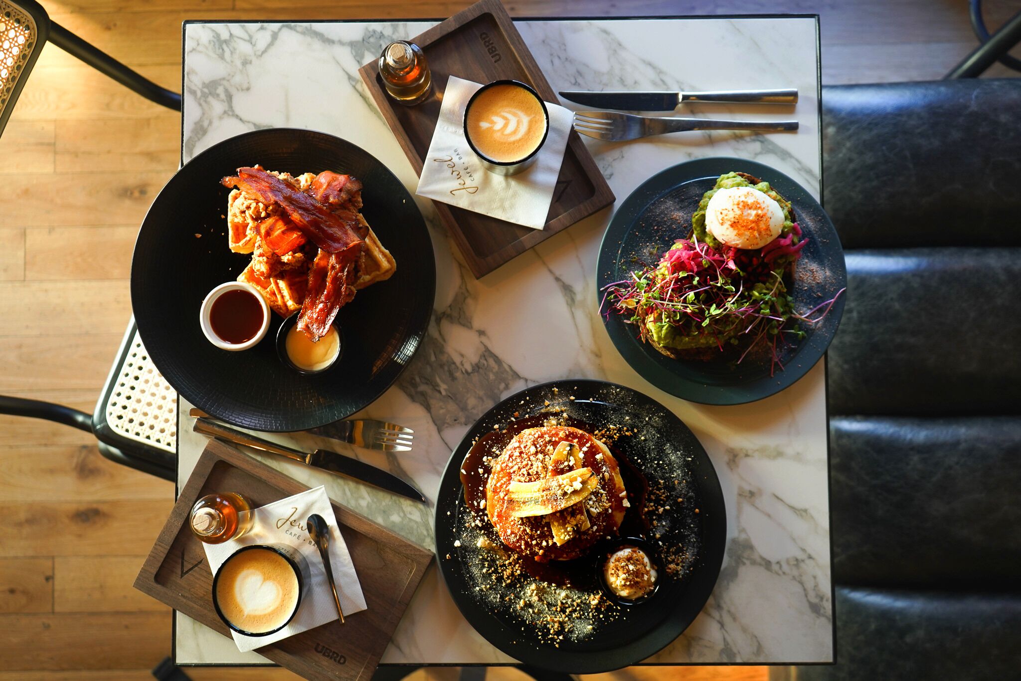 daily cooked-to-order breakfast (czk 375 per person)