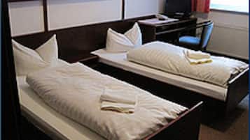 Doppelzimmer, 1 Doppelbett | Schreibtisch, Babybetten, Zustellbetten, kostenloses WLAN