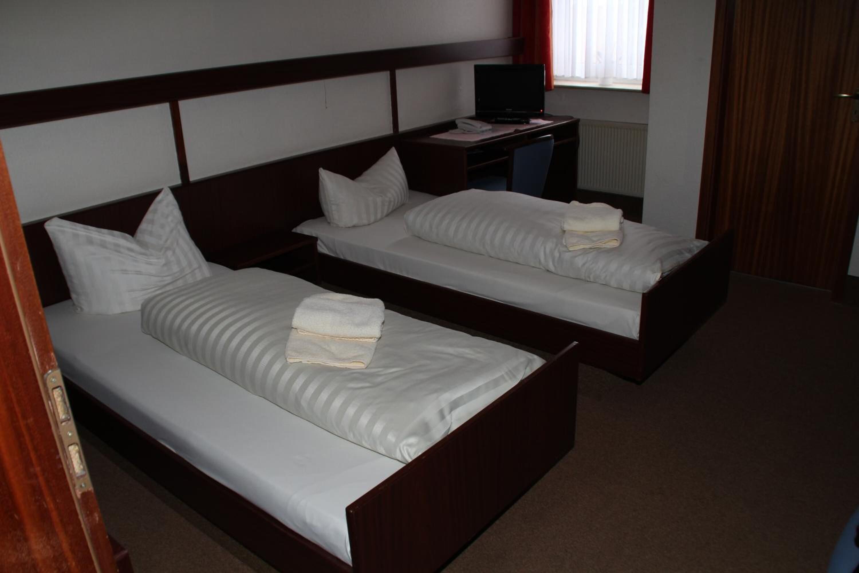 Schreibtisch, Babybetten, Zustellbetten, kostenloses WLAN