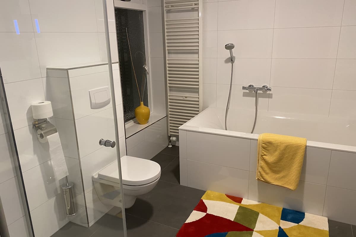 deluxe twin room | bathroom | free toiletries, hair dryer, towels