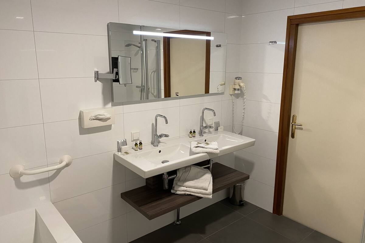 deluxe twin room | bathroom | free toiletries, hair dryer, towels