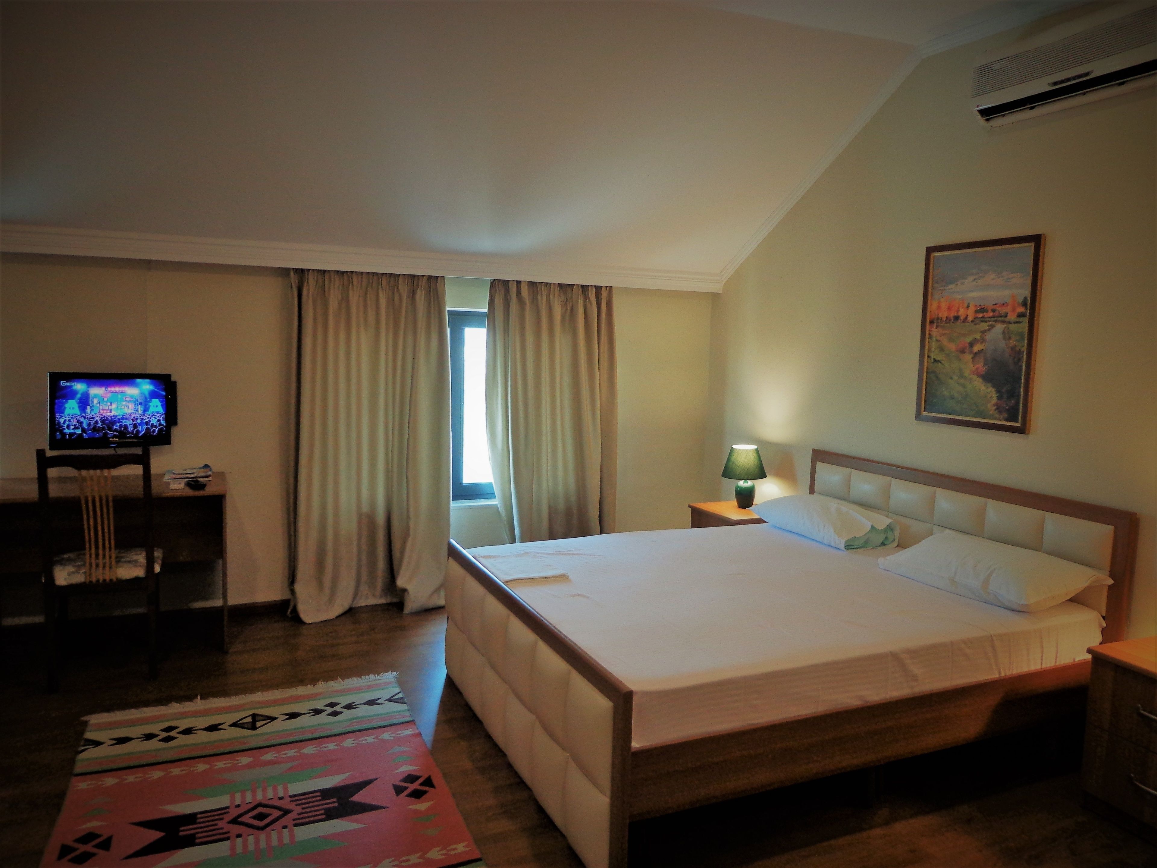 family room | desk, blackout curtains, cots/infant beds, free wifi