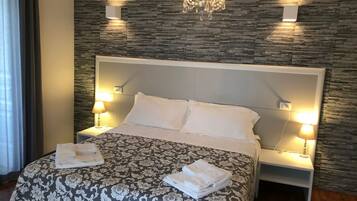 Camera Comfort con letto matrimoniale o 2 letti singoli, 1 camera da letto, bagno in camera | Lenzuola Frette, biancheria da letto di alta qualità