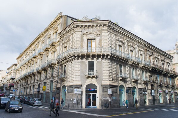 Front of property - Elios Rooms (Catania)
