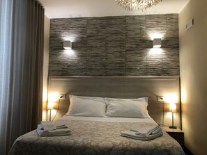 Comfort Double or Twin Room, 1 Bedroom, Ensuite, City View | Frette Italian sheets, premium bedding, down comforters, in-room safe - Elios Rooms (Catania)