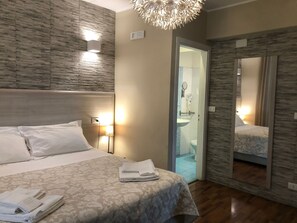 Comfort Double or Twin Room, 1 Bedroom, Ensuite, City View | Frette Italian sheets, premium bedding, down comforters, in-room safe - Elios Rooms (Catania)